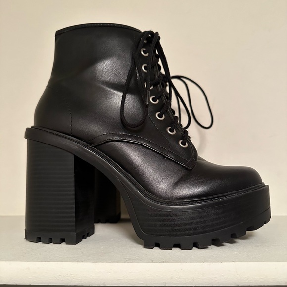 SODA chunky platform combat boots 9.5 - GUC - Picture 1 of 11